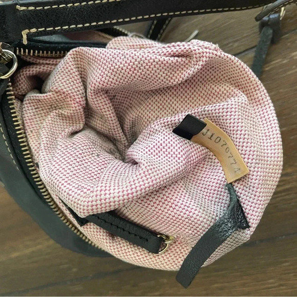 Dooney & Bourke pebbled leather bag - Picture 6 of 15